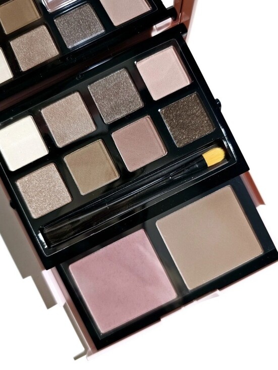 Bobbi Brown Other - Bobbi Brown Easy Essential Eye & Cheek Palette New
